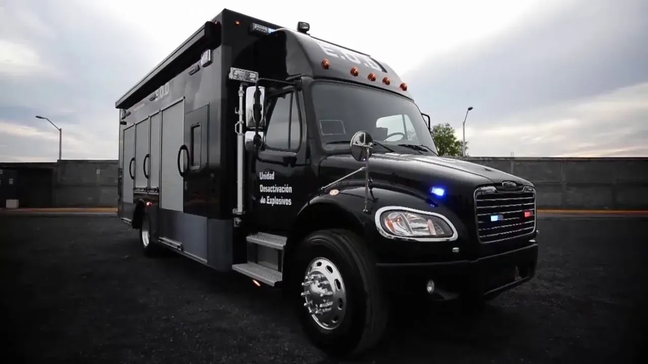 Mobile command and bomb disposal unit