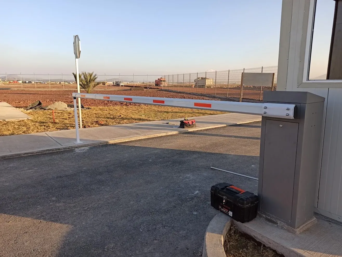 Automatic barrier arm for vehicle access control