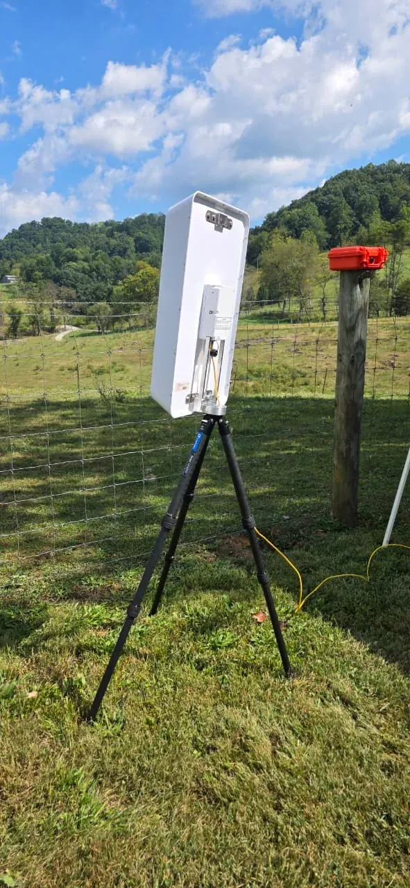 Panel de detección anti-UAV montado en trípode