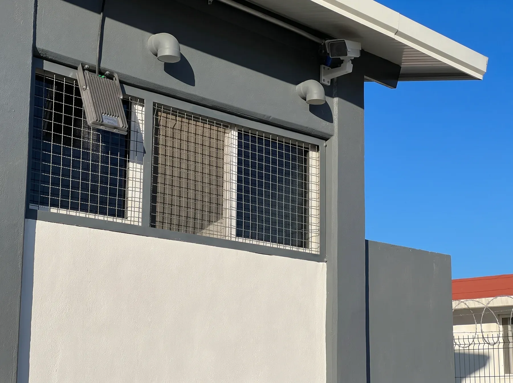 Bullet camera and radio link on a building facade